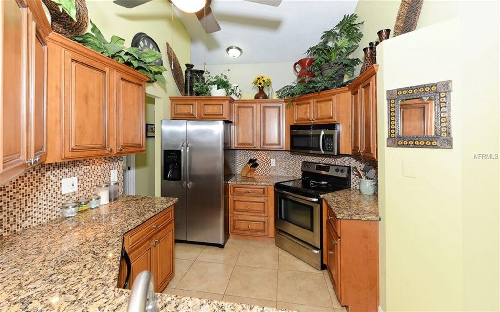 6401 GOLDEN LEAF COURT, LAKEWOOD RANCH, Florida 34202, 3 Bedrooms Bedrooms, 8 Rooms Rooms,2 BathroomsBathrooms,Residential,For sale,GOLDEN LEAF,A4209361