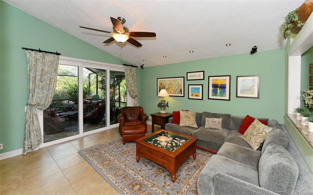 6401 GOLDEN LEAF COURT, LAKEWOOD RANCH, Florida 34202, 3 Bedrooms Bedrooms, 8 Rooms Rooms,2 BathroomsBathrooms,Residential,For sale,GOLDEN LEAF,A4209361