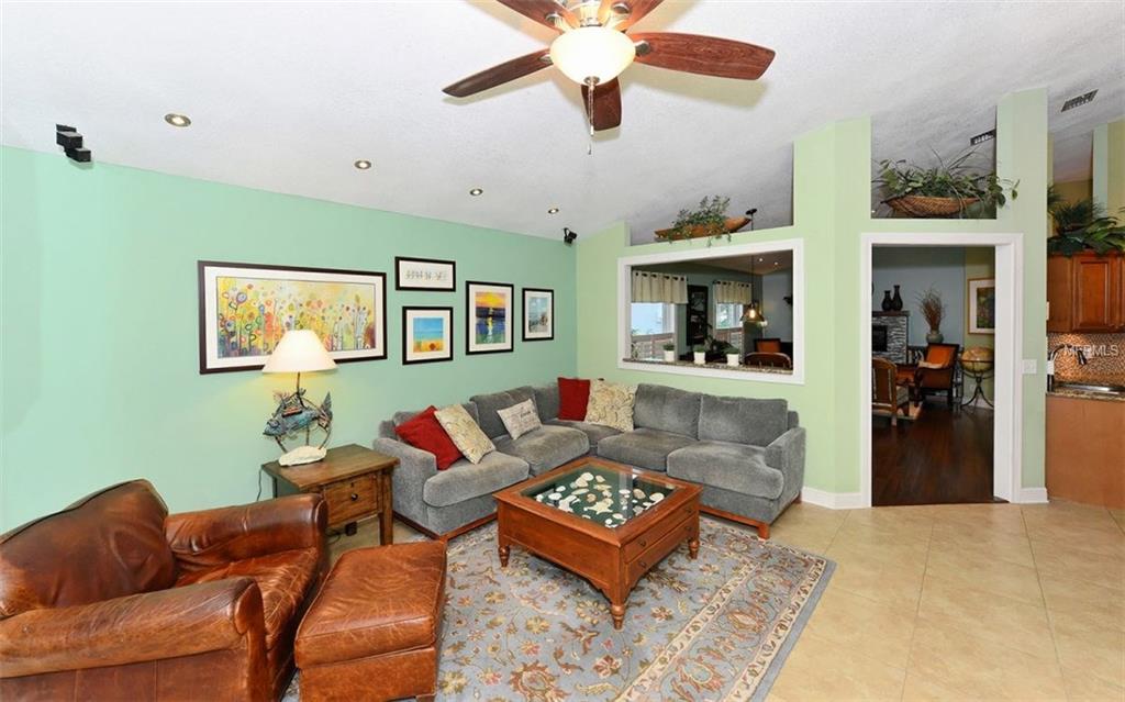 6401 GOLDEN LEAF COURT, LAKEWOOD RANCH, Florida 34202, 3 Bedrooms Bedrooms, 8 Rooms Rooms,2 BathroomsBathrooms,Residential,For sale,GOLDEN LEAF,A4209361