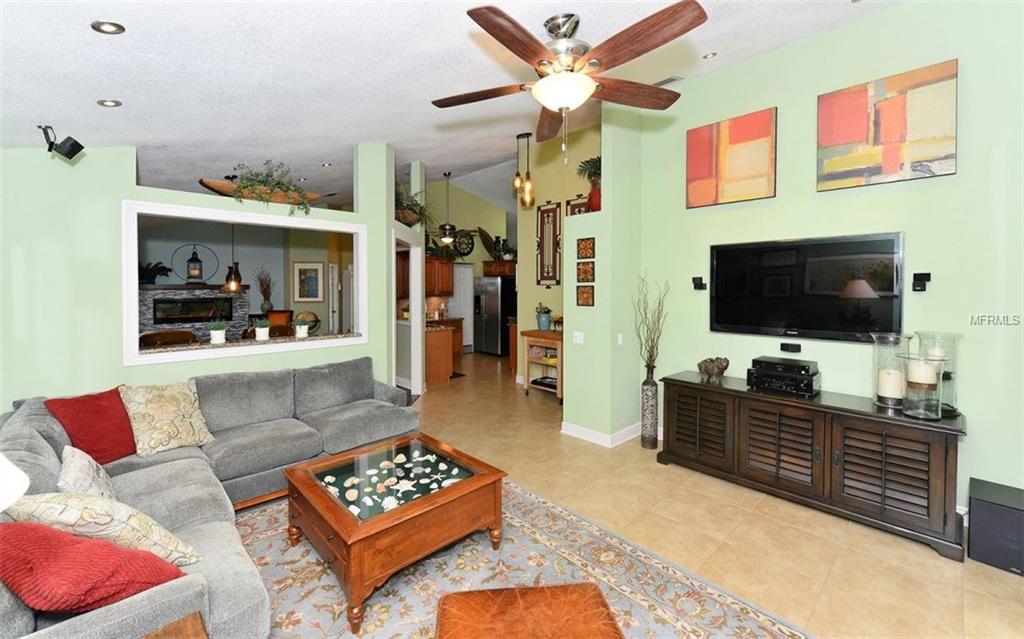 6401 GOLDEN LEAF COURT, LAKEWOOD RANCH, Florida 34202, 3 Bedrooms Bedrooms, 8 Rooms Rooms,2 BathroomsBathrooms,Residential,For sale,GOLDEN LEAF,A4209361