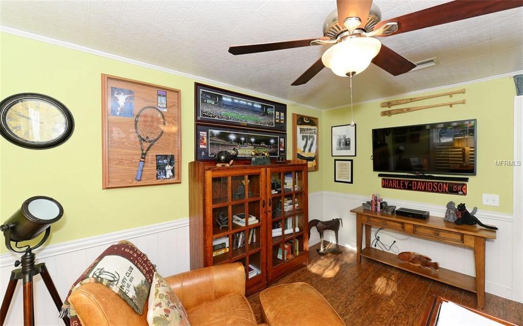 6401 GOLDEN LEAF COURT, LAKEWOOD RANCH, Florida 34202, 3 Bedrooms Bedrooms, 8 Rooms Rooms,2 BathroomsBathrooms,Residential,For sale,GOLDEN LEAF,A4209361