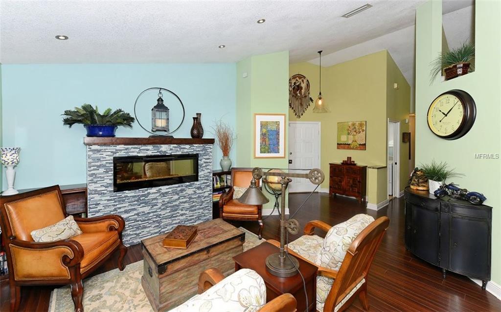 6401 GOLDEN LEAF COURT, LAKEWOOD RANCH, Florida 34202, 3 Bedrooms Bedrooms, 8 Rooms Rooms,2 BathroomsBathrooms,Residential,For sale,GOLDEN LEAF,A4209361