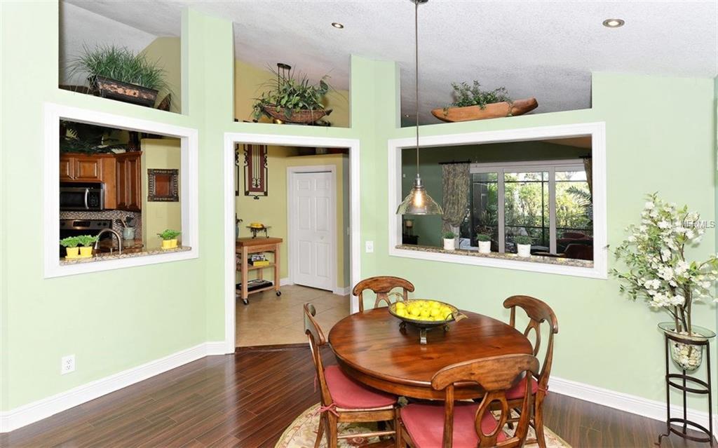 6401 GOLDEN LEAF COURT, LAKEWOOD RANCH, Florida 34202, 3 Bedrooms Bedrooms, 8 Rooms Rooms,2 BathroomsBathrooms,Residential,For sale,GOLDEN LEAF,A4209361