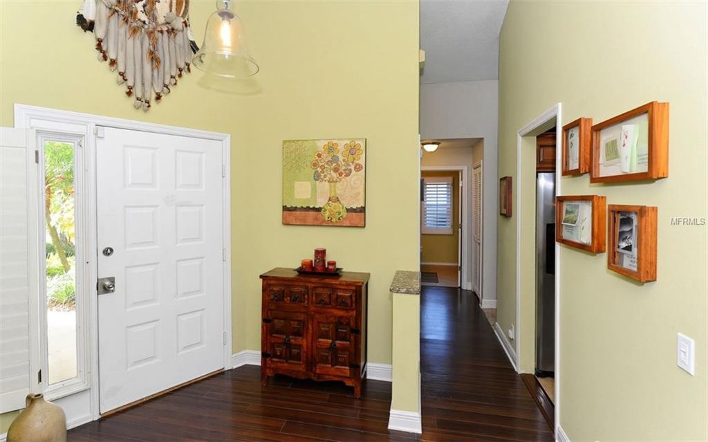 6401 GOLDEN LEAF COURT, LAKEWOOD RANCH, Florida 34202, 3 Bedrooms Bedrooms, 8 Rooms Rooms,2 BathroomsBathrooms,Residential,For sale,GOLDEN LEAF,A4209361