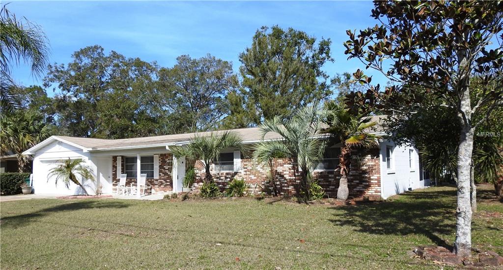 1027 E UNIVERSITY AVENUE, DELAND, Florida 32724, 3 Bedrooms Bedrooms, 6 Rooms Rooms,2 BathroomsBathrooms,Residential,For sale,UNIVERSITY,V4722879