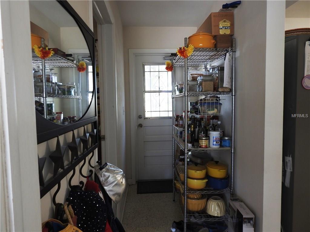 1027 E UNIVERSITY AVENUE, DELAND, Florida 32724, 3 Bedrooms Bedrooms, 6 Rooms Rooms,2 BathroomsBathrooms,Residential,For sale,UNIVERSITY,V4722879