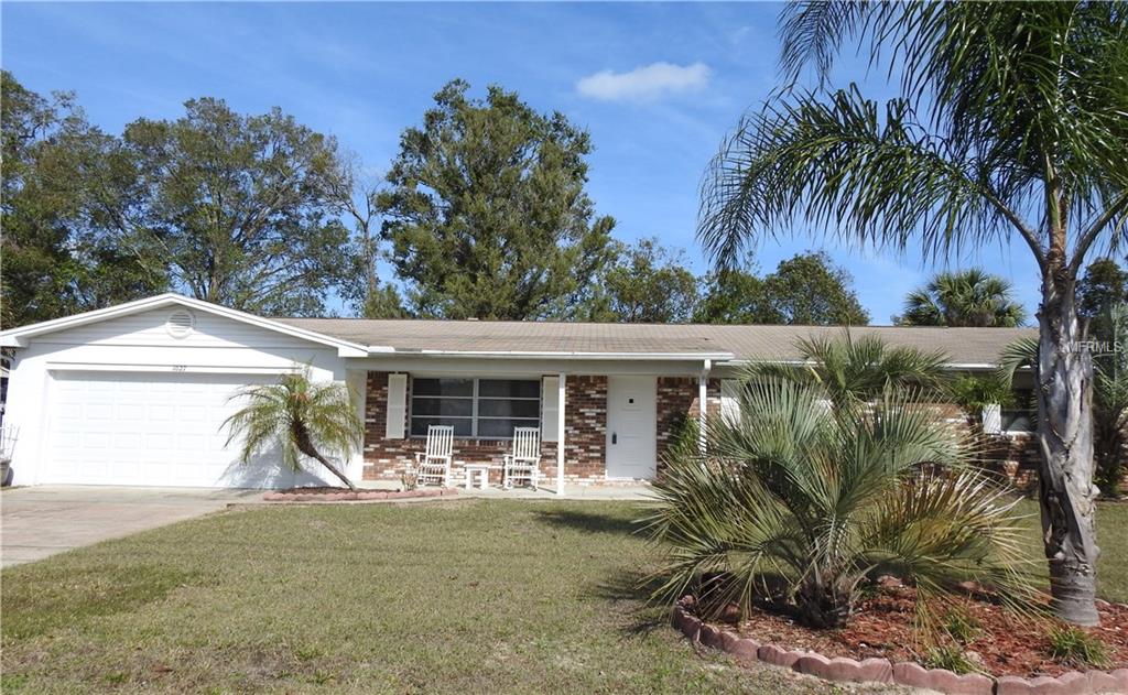 1027 E UNIVERSITY AVENUE, DELAND, Florida 32724, 3 Bedrooms Bedrooms, 6 Rooms Rooms,2 BathroomsBathrooms,Residential,For sale,UNIVERSITY,V4722879