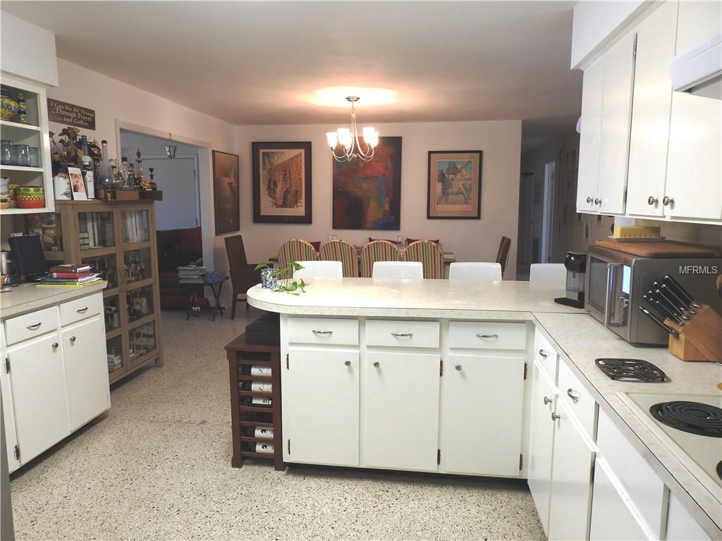 1027 E UNIVERSITY AVENUE, DELAND, Florida 32724, 3 Bedrooms Bedrooms, 6 Rooms Rooms,2 BathroomsBathrooms,Residential,For sale,UNIVERSITY,V4722879