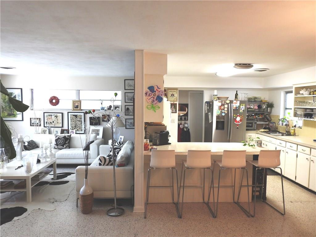 1027 E UNIVERSITY AVENUE, DELAND, Florida 32724, 3 Bedrooms Bedrooms, 6 Rooms Rooms,2 BathroomsBathrooms,Residential,For sale,UNIVERSITY,V4722879