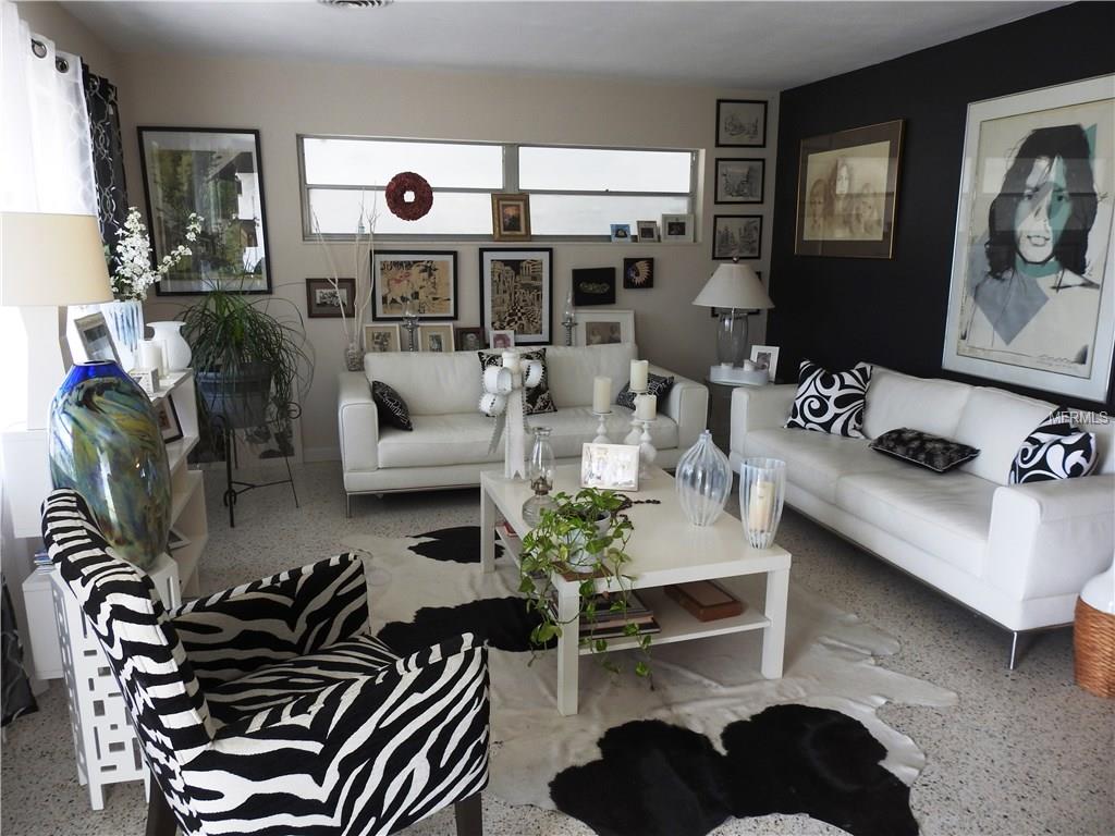 1027 E UNIVERSITY AVENUE, DELAND, Florida 32724, 3 Bedrooms Bedrooms, 6 Rooms Rooms,2 BathroomsBathrooms,Residential,For sale,UNIVERSITY,V4722879