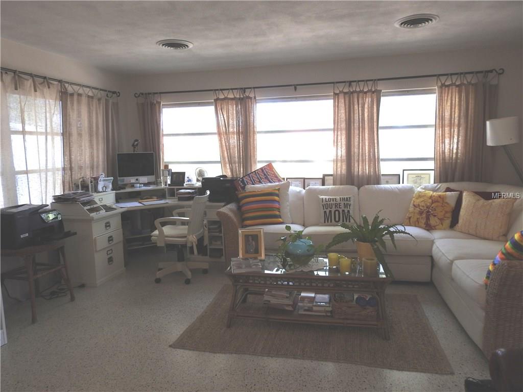 1027 E UNIVERSITY AVENUE, DELAND, Florida 32724, 3 Bedrooms Bedrooms, 6 Rooms Rooms,2 BathroomsBathrooms,Residential,For sale,UNIVERSITY,V4722879