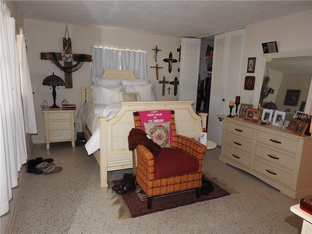 1027 E UNIVERSITY AVENUE, DELAND, Florida 32724, 3 Bedrooms Bedrooms, 6 Rooms Rooms,2 BathroomsBathrooms,Residential,For sale,UNIVERSITY,V4722879