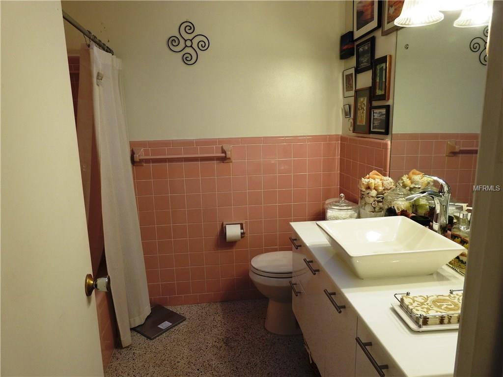 1027 E UNIVERSITY AVENUE, DELAND, Florida 32724, 3 Bedrooms Bedrooms, 6 Rooms Rooms,2 BathroomsBathrooms,Residential,For sale,UNIVERSITY,V4722879