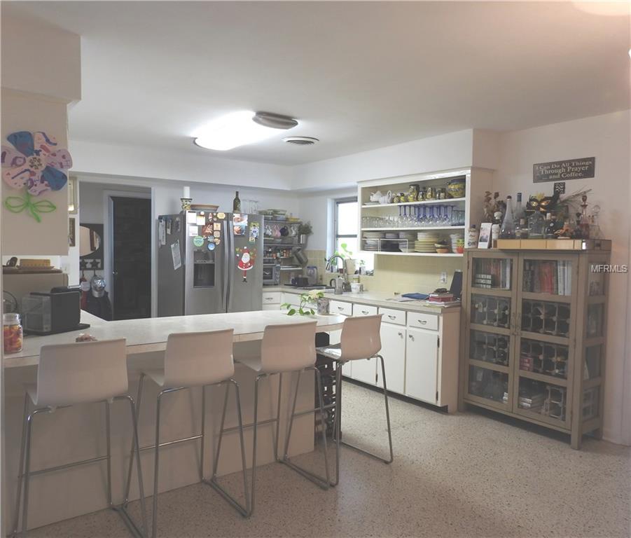 1027 E UNIVERSITY AVENUE, DELAND, Florida 32724, 3 Bedrooms Bedrooms, 6 Rooms Rooms,2 BathroomsBathrooms,Residential,For sale,UNIVERSITY,V4722879