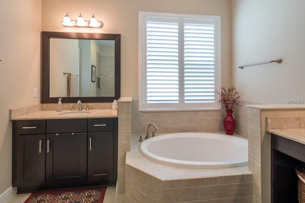 5201 LAKE OVERLOOK AVENUE, BRADENTON, Florida 34208, 4 Bedrooms Bedrooms, 7 Rooms Rooms,3 BathroomsBathrooms,Residential,For sale,LAKE OVERLOOK,A4208821