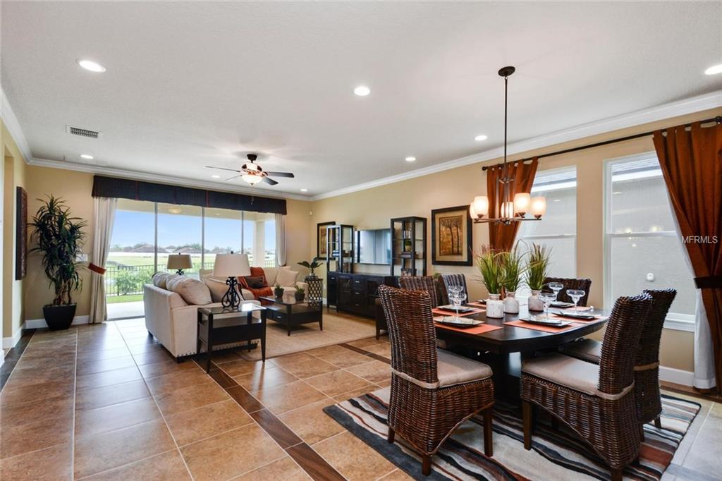 2405 CHATEAU LOOP, KISSIMMEE, Florida 34741, 4 Bedrooms Bedrooms, 3 Rooms Rooms,2 BathroomsBathrooms,Residential,For sale,CHATEAU,O5561358