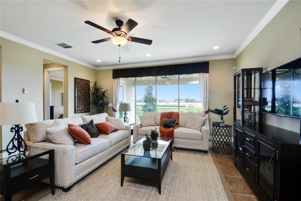 2405 CHATEAU LOOP, KISSIMMEE, Florida 34741, 4 Bedrooms Bedrooms, 3 Rooms Rooms,2 BathroomsBathrooms,Residential,For sale,CHATEAU,O5561358