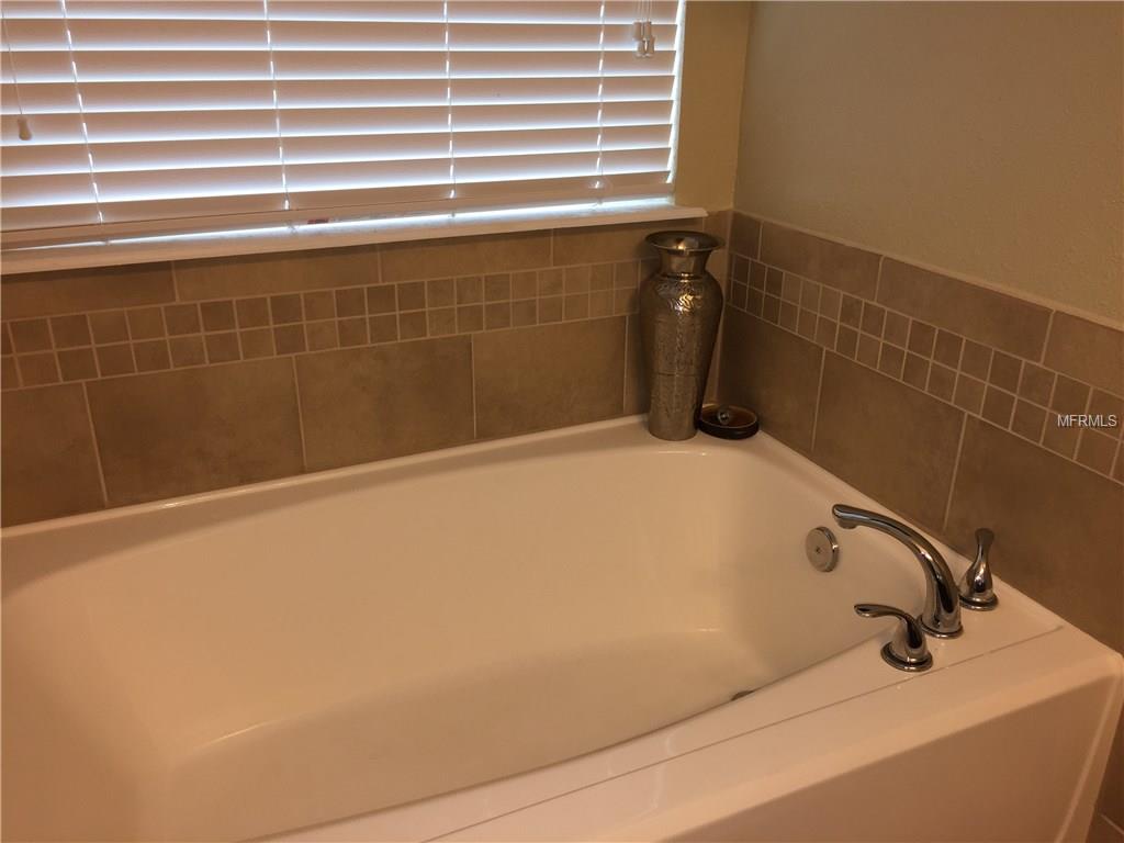 2881 MOONSTONE BEND, KISSIMMEE, Florida 34758, 3 Bedrooms Bedrooms, 7 Rooms Rooms,2 BathroomsBathrooms,Residential,For sale,MOONSTONE,O5559347