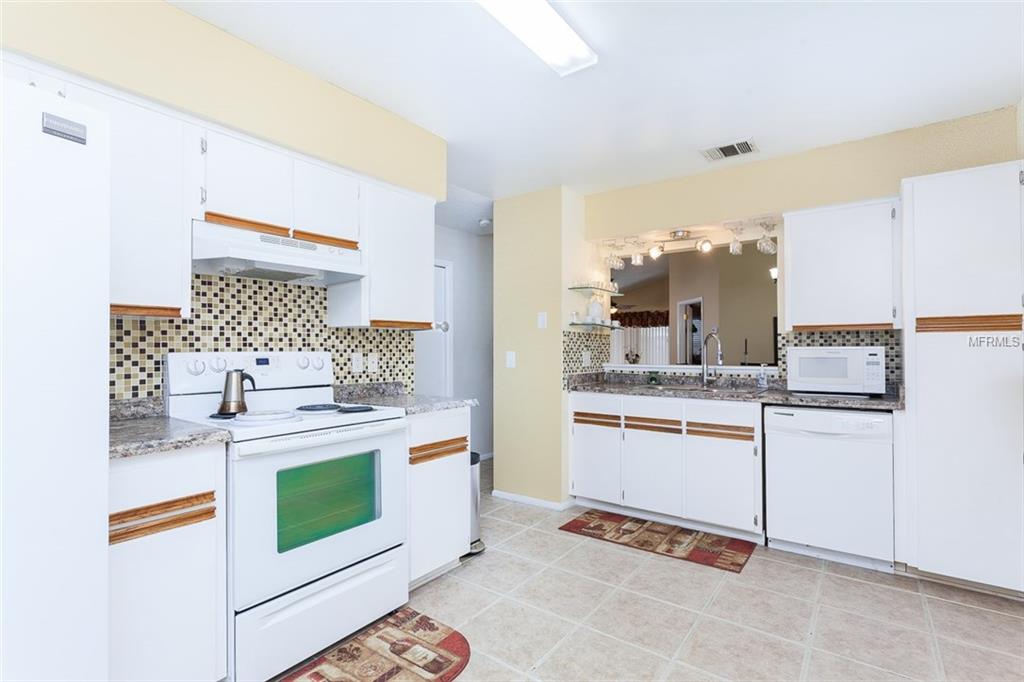 513 PORTLAND CIRCLE, APOPKA, Florida 32703, 2 Bedrooms Bedrooms, 5 Rooms Rooms,2 BathroomsBathrooms,Residential,For sale,PORTLAND,O5560771