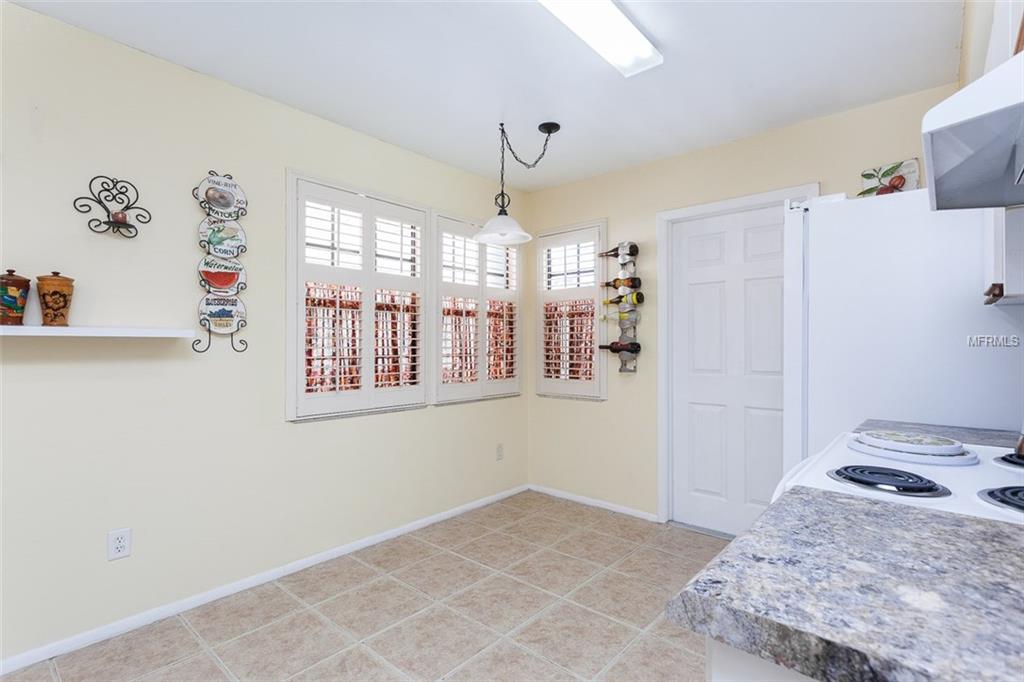 513 PORTLAND CIRCLE, APOPKA, Florida 32703, 2 Bedrooms Bedrooms, 5 Rooms Rooms,2 BathroomsBathrooms,Residential,For sale,PORTLAND,O5560771