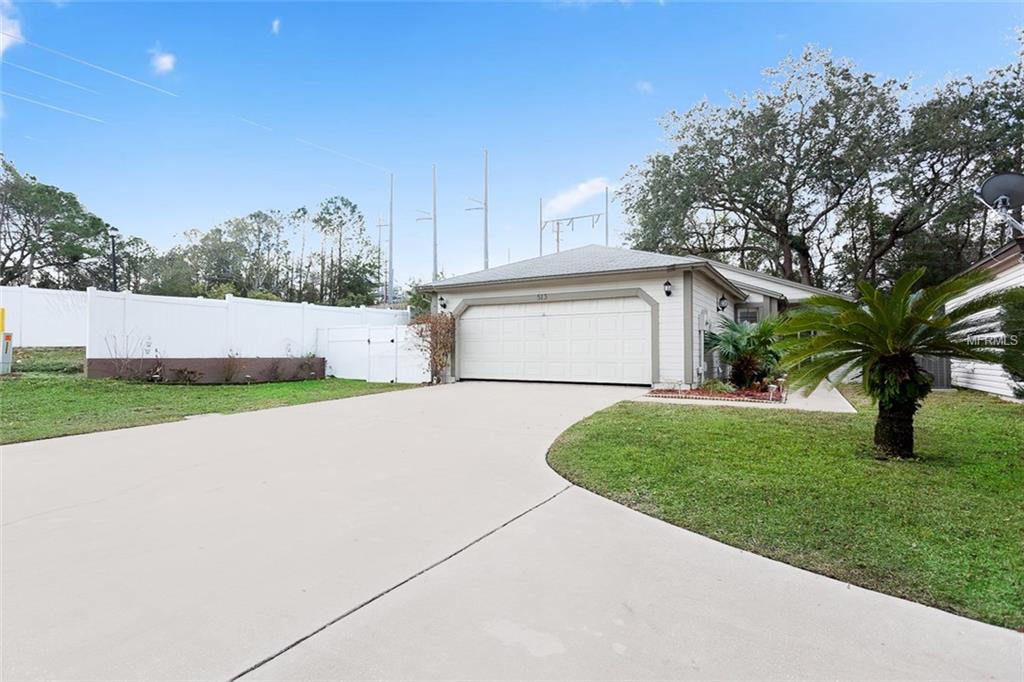 513 PORTLAND CIRCLE, APOPKA, Florida 32703, 2 Bedrooms Bedrooms, 5 Rooms Rooms,2 BathroomsBathrooms,Residential,For sale,PORTLAND,O5560771