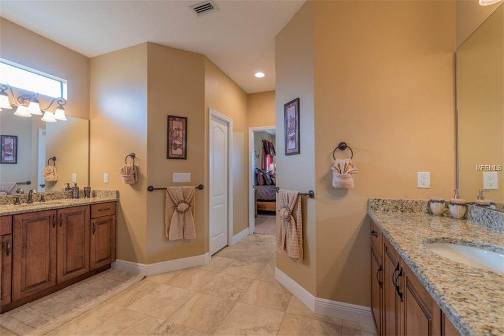 9721 ROYAL VISTA AVENUE, CLERMONT, Florida 34711, 4 Bedrooms Bedrooms, 8 Rooms Rooms,3 BathroomsBathrooms,Residential,For sale,ROYAL VISTA,T2927963