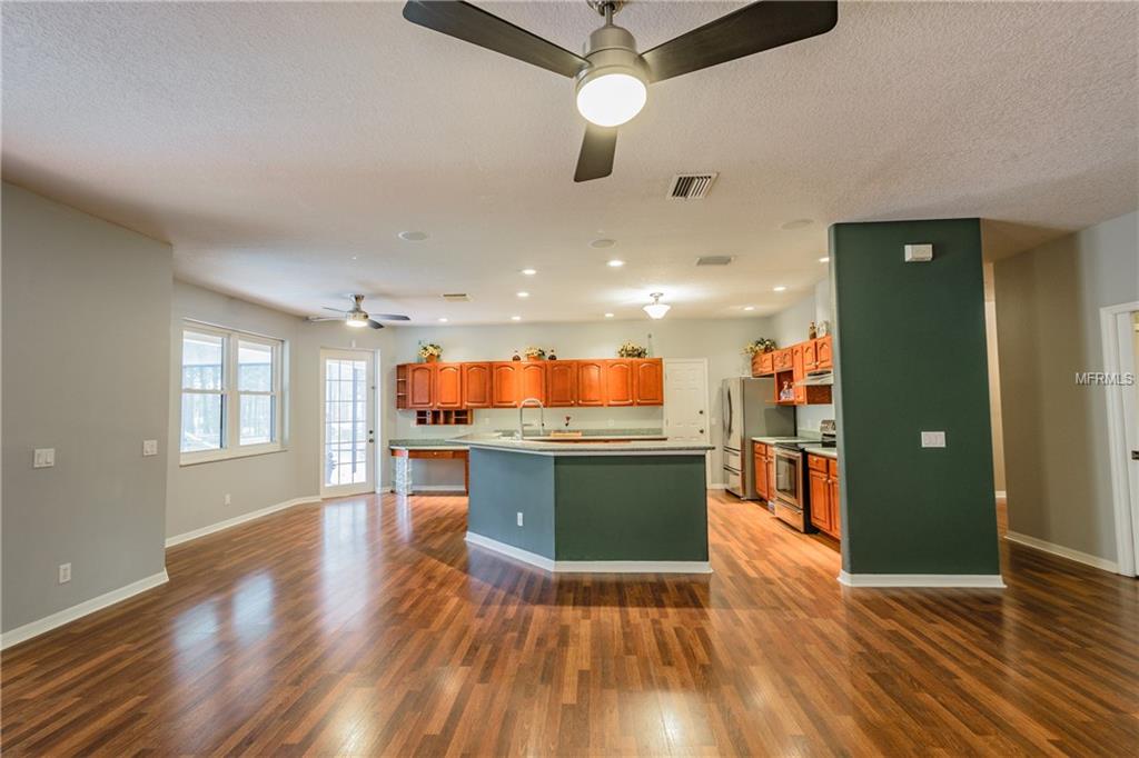 18805 LIVINGSTON AVENUE, LUTZ, Florida 33559, 6 Bedrooms Bedrooms, 13 Rooms Rooms,3 BathroomsBathrooms,Residential,For sale,LIVINGSTON,T2878550