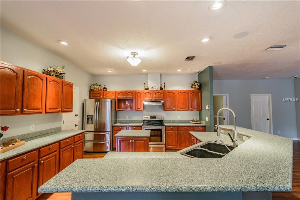 18805 LIVINGSTON AVENUE, LUTZ, Florida 33559, 6 Bedrooms Bedrooms, 13 Rooms Rooms,3 BathroomsBathrooms,Residential,For sale,LIVINGSTON,T2878550