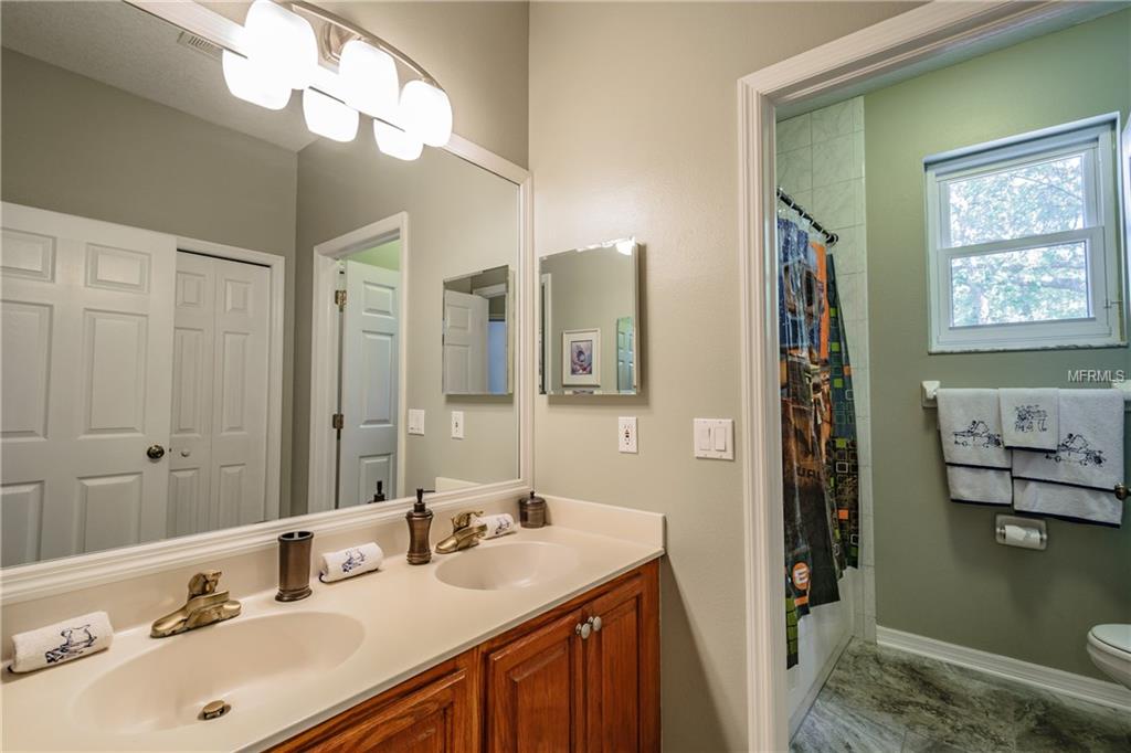 18805 LIVINGSTON AVENUE, LUTZ, Florida 33559, 6 Bedrooms Bedrooms, 13 Rooms Rooms,3 BathroomsBathrooms,Residential,For sale,LIVINGSTON,T2878550