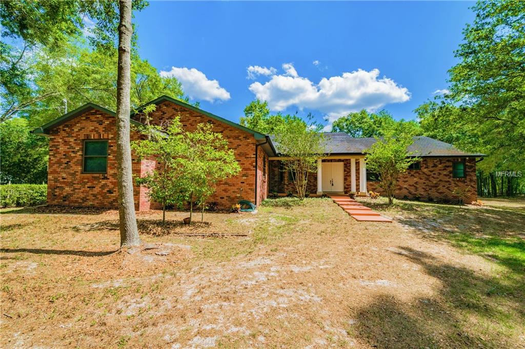 18805 LIVINGSTON AVENUE, LUTZ, Florida 33559, 6 Bedrooms Bedrooms, 13 Rooms Rooms,3 BathroomsBathrooms,Residential,For sale,LIVINGSTON,T2878550