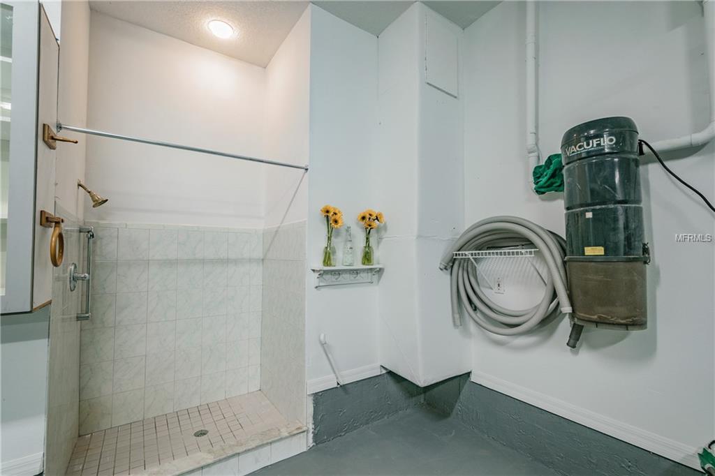 18805 LIVINGSTON AVENUE, LUTZ, Florida 33559, 6 Bedrooms Bedrooms, 13 Rooms Rooms,3 BathroomsBathrooms,Residential,For sale,LIVINGSTON,T2878550