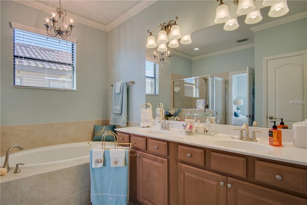 6471 WILLOWSHIRE WAY, BRADENTON, Florida 34212, 3 Bedrooms Bedrooms, 9 Rooms Rooms,2 BathroomsBathrooms,Residential,For sale,WILLOWSHIRE,A4202972