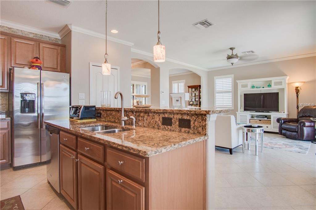 6471 WILLOWSHIRE WAY, BRADENTON, Florida 34212, 3 Bedrooms Bedrooms, 9 Rooms Rooms,2 BathroomsBathrooms,Residential,For sale,WILLOWSHIRE,A4202972