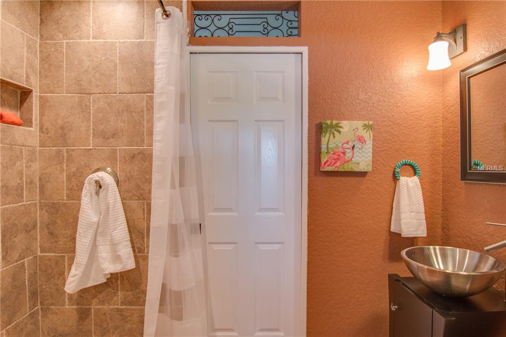 28 WINDSOR ISLE DRIVE, LONGWOOD, Florida 32779, 4 Bedrooms Bedrooms, 3 Rooms Rooms,3 BathroomsBathrooms,Residential,For sale,WINDSOR ISLE,O5507523