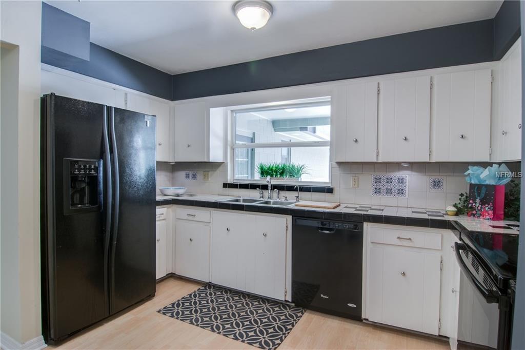 28 WINDSOR ISLE DRIVE, LONGWOOD, Florida 32779, 4 Bedrooms Bedrooms, 3 Rooms Rooms,3 BathroomsBathrooms,Residential,For sale,WINDSOR ISLE,O5507523