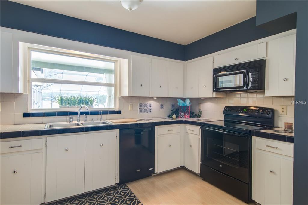 28 WINDSOR ISLE DRIVE, LONGWOOD, Florida 32779, 4 Bedrooms Bedrooms, 3 Rooms Rooms,3 BathroomsBathrooms,Residential,For sale,WINDSOR ISLE,O5507523