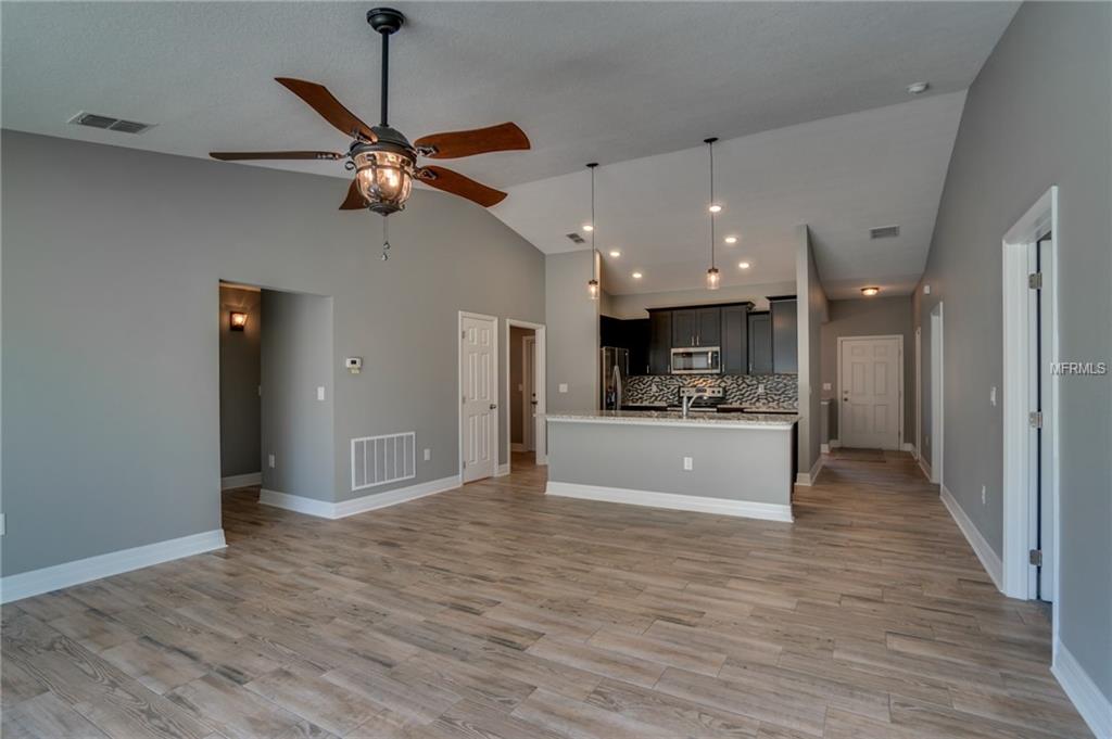 78 N OAK AVENUE, UMATILLA, Florida 32784, 4 Bedrooms Bedrooms, 3 Rooms Rooms,2 BathroomsBathrooms,Residential,For sale,OAK,O5544423