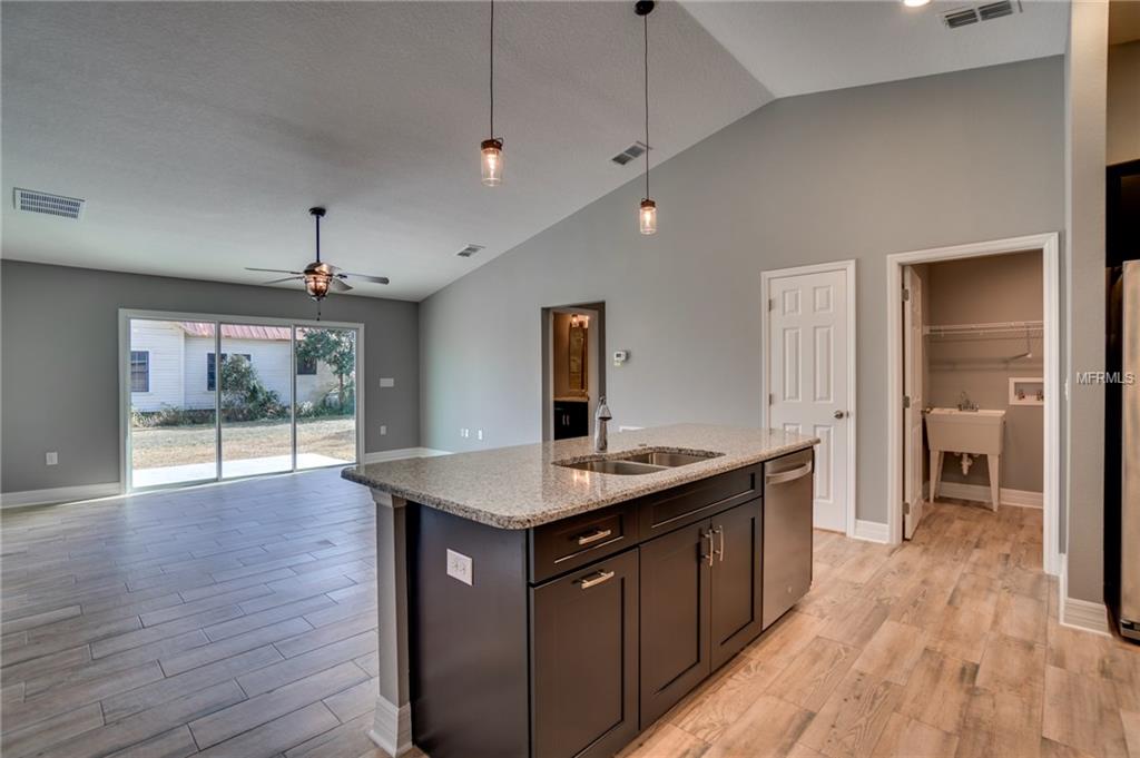 78 N OAK AVENUE, UMATILLA, Florida 32784, 4 Bedrooms Bedrooms, 3 Rooms Rooms,2 BathroomsBathrooms,Residential,For sale,OAK,O5544423