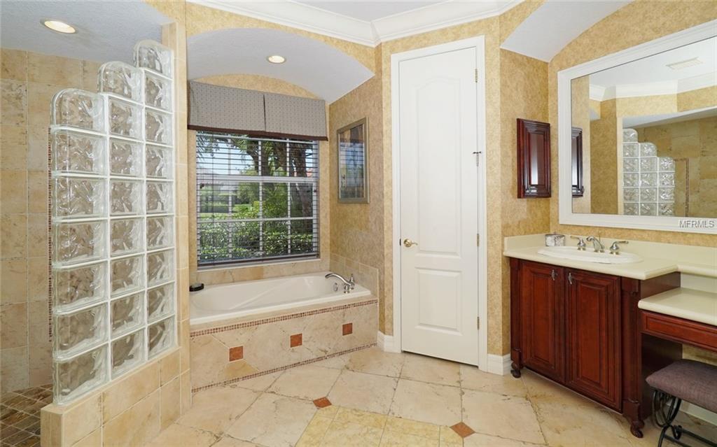 13329 SWALLOWTAIL DRIVE, LAKEWOOD RANCH, Florida 34202, 4 Bedrooms Bedrooms, 10 Rooms Rooms,3 BathroomsBathrooms,Residential,For sale,SWALLOWTAIL,A4208106