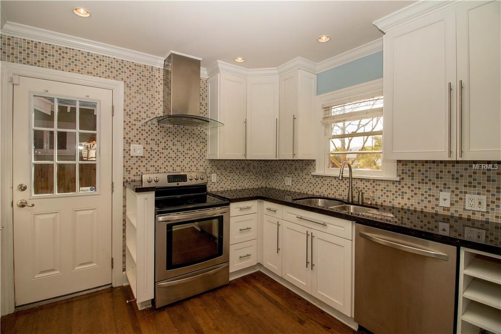 3211 6TH AVENUE N, ST PETERSBURG, Florida 33713, 2 Bedrooms Bedrooms, 3 Rooms Rooms,2 BathroomsBathrooms,Residential,For sale,6TH,U7847589