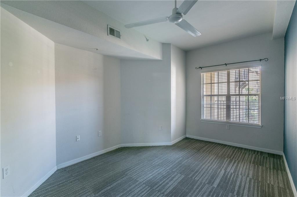 200 4TH AVE S, ST PETERSBURG, Florida 33701, 1 Bedroom Bedrooms, 3 Rooms Rooms,1 BathroomBathrooms,Residential,For sale,4TH AVE S,U7847506