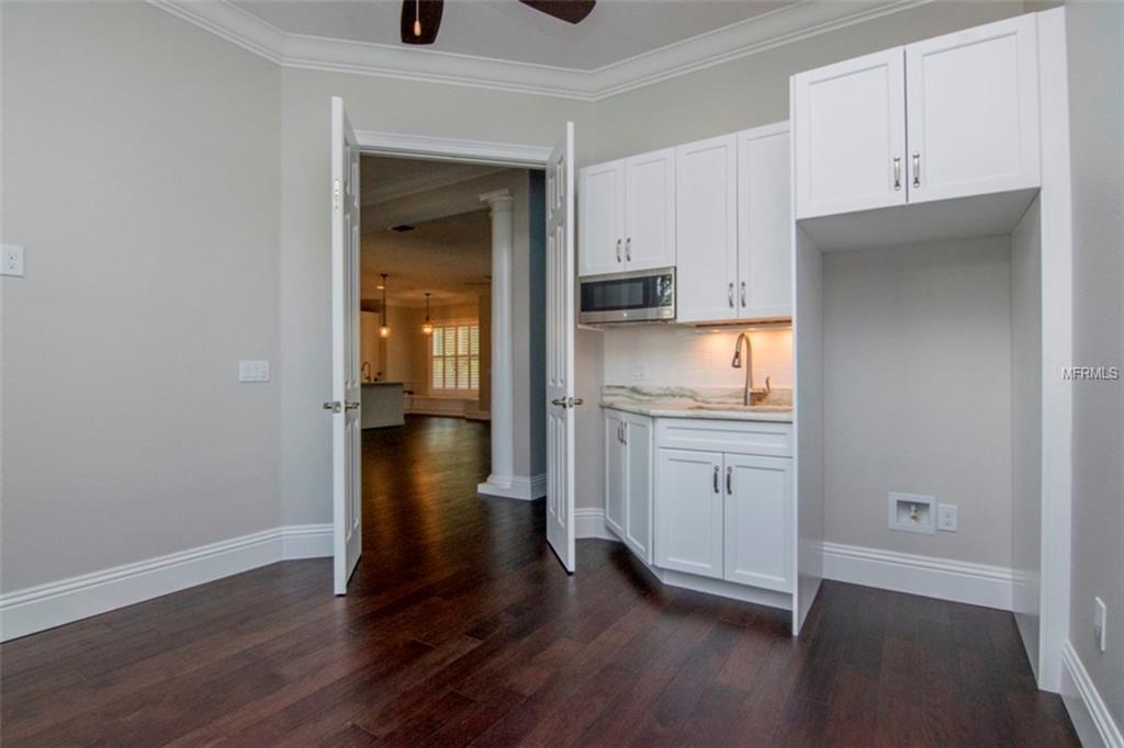 3012 S WEST SHORE BOULEVARD, TAMPA, Florida 33629, 4 Bedrooms Bedrooms, 8 Rooms Rooms,3 BathroomsBathrooms,Residential,For sale,WEST SHORE,T2895882