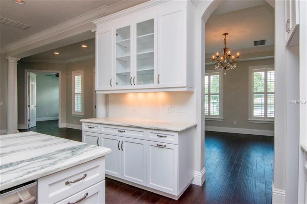 3012 S WEST SHORE BOULEVARD, TAMPA, Florida 33629, 4 Bedrooms Bedrooms, 8 Rooms Rooms,3 BathroomsBathrooms,Residential,For sale,WEST SHORE,T2895882