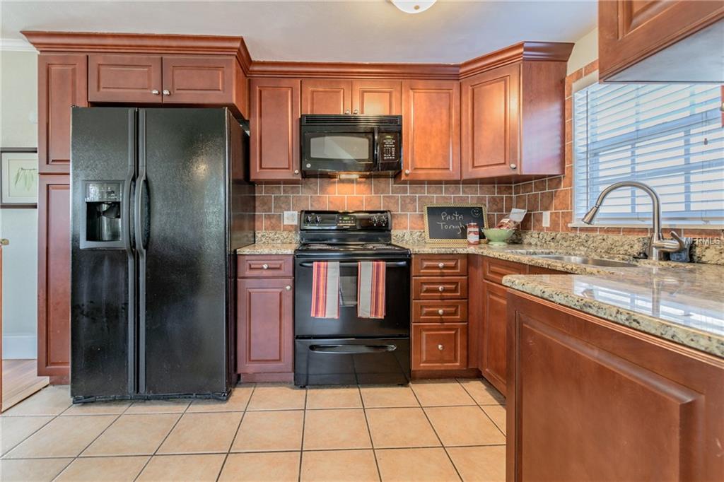 700 7TH STREET N, ST PETERSBURG, Florida 33701, 3 Bedrooms Bedrooms, 6 Rooms Rooms,3 BathroomsBathrooms,Residential,For sale,7TH,U7837026