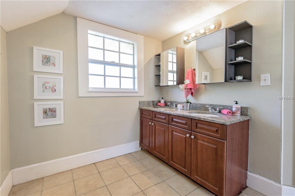 700 7TH STREET N, ST PETERSBURG, Florida 33701, 3 Bedrooms Bedrooms, 6 Rooms Rooms,3 BathroomsBathrooms,Residential,For sale,7TH,U7837026