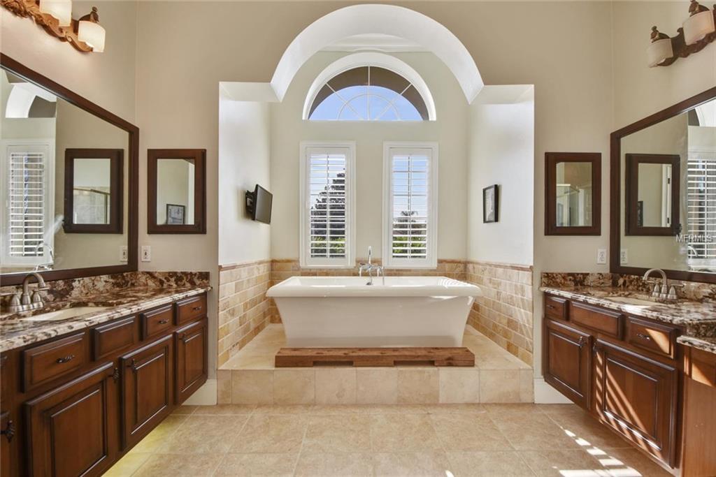 1951 ELKHORN COURT, LONGWOOD, Florida 32750, 5 Bedrooms Bedrooms, 10 Rooms Rooms,4 BathroomsBathrooms,Residential,For sale,ELKHORN,O5561562