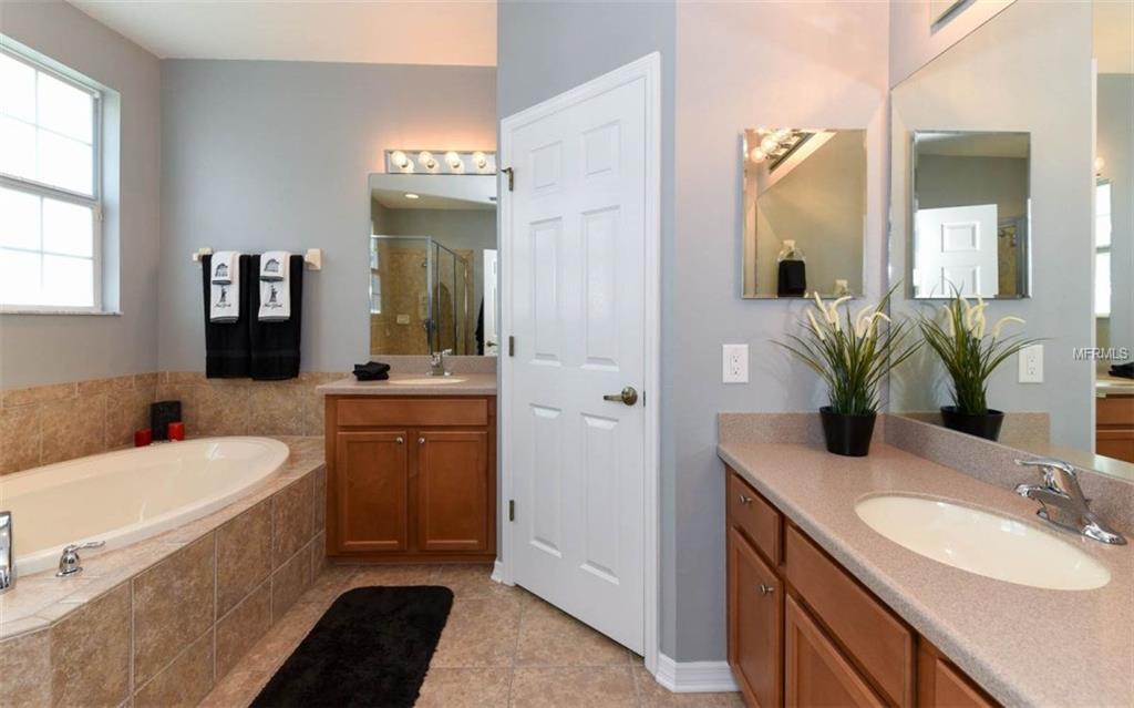 8253 VILLA GRANDE COURT, SARASOTA, Florida 34243, 3 Bedrooms Bedrooms, 11 Rooms Rooms,2 BathroomsBathrooms,Residential,For sale,VILLA GRANDE,A4207664