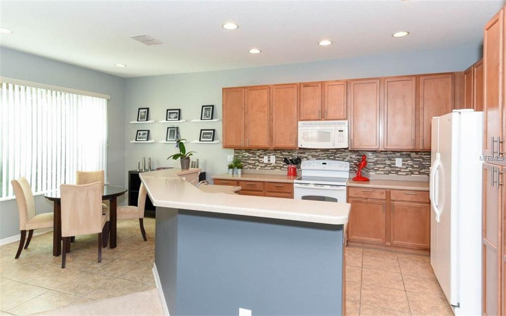 8253 VILLA GRANDE COURT, SARASOTA, Florida 34243, 3 Bedrooms Bedrooms, 11 Rooms Rooms,2 BathroomsBathrooms,Residential,For sale,VILLA GRANDE,A4207664