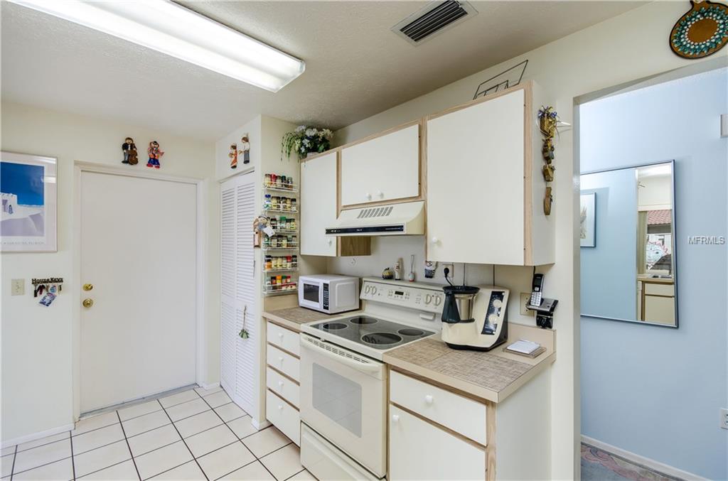 3403 FALCON PLACE, BRADENTON, Florida 34210, 2 Bedrooms Bedrooms, 5 Rooms Rooms,2 BathroomsBathrooms,Residential,For sale,FALCON,T2911480