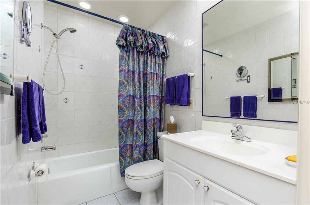 3403 FALCON PLACE, BRADENTON, Florida 34210, 2 Bedrooms Bedrooms, 5 Rooms Rooms,2 BathroomsBathrooms,Residential,For sale,FALCON,T2911480